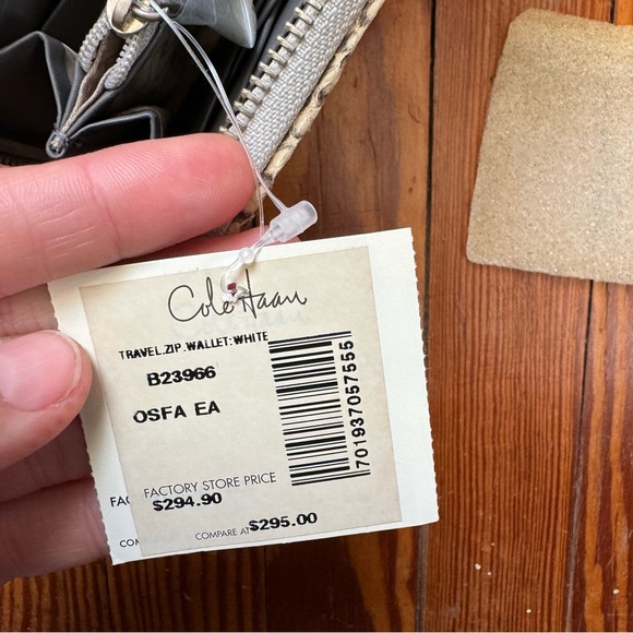 NWT Cole Haan Snakeskin Wallet with Tassle in Grey and Off-White - Picture 6 of 9